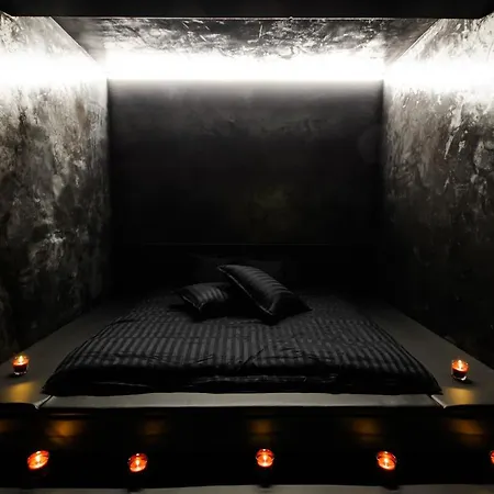 In Centre With Jacuzzi Bath Apartment *