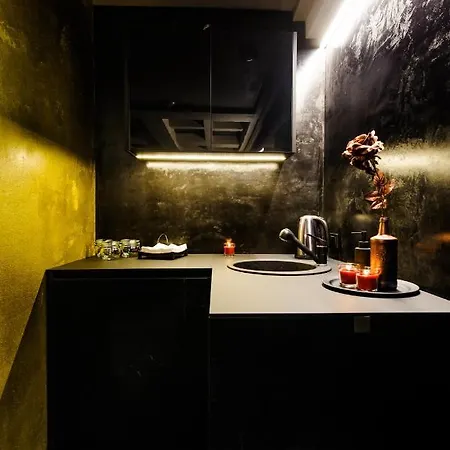 In Centre With Jacuzzi Bath Apartment *
