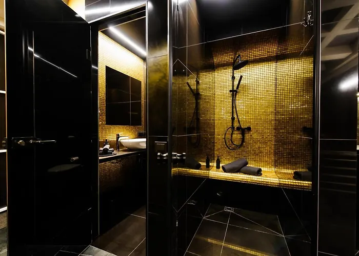 In Centre With Jacuzzi Bath *