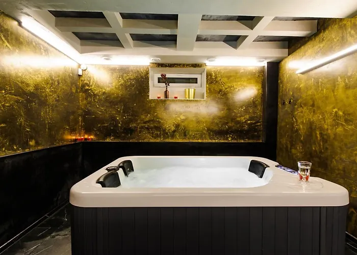 In Centre With Jacuzzi Bath *